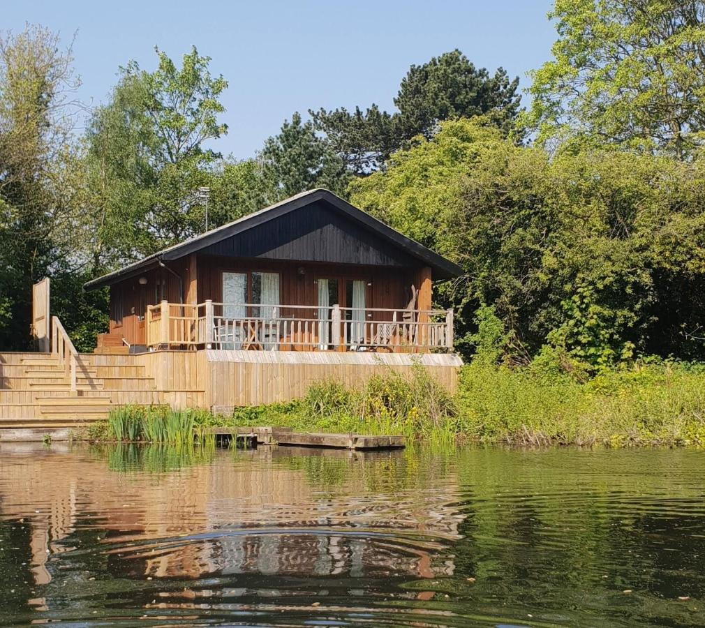 Holly 14 Hot Tub Holiday home York